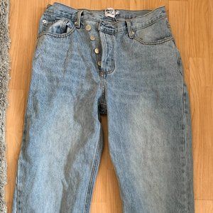 HOLLY ASYMMETRIC STRAIGHT LEG JEAN LIGHT WASH